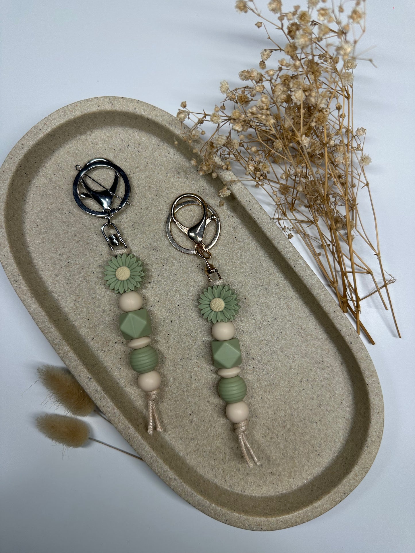Khaki 'Daisy' Keychain